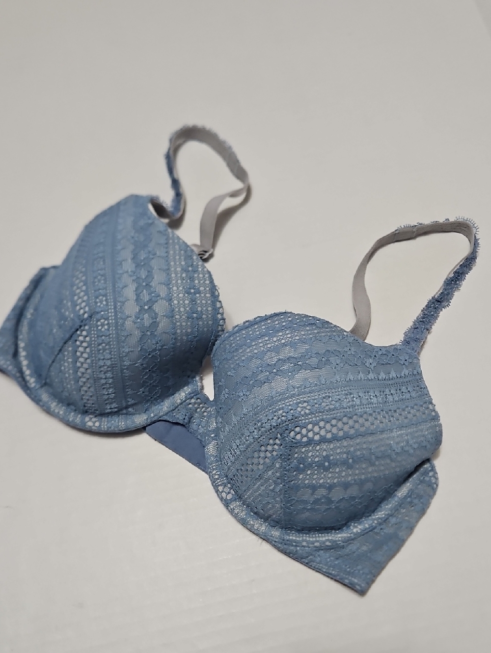 Victoria's Secret Light Blue Lace Underwire Bra Size 32DD